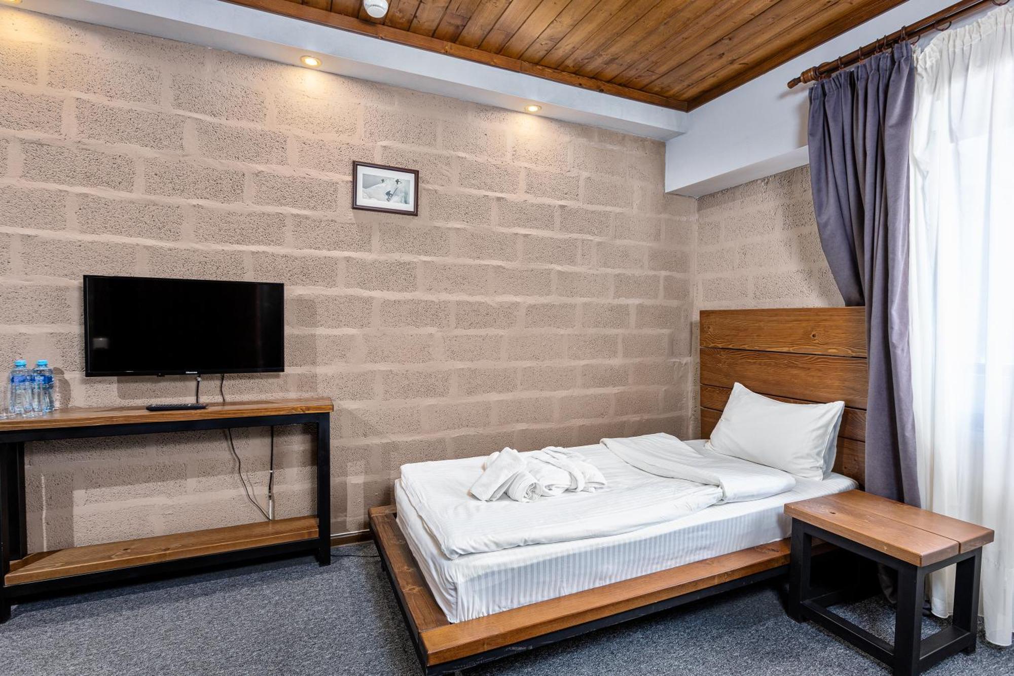 Alpine Lounge Boutique Hotel كازباجي الغرفة الصورة